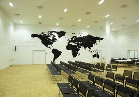 fraster, filt, opklæbning, akustik, uld filt, inspiration, design, indretning, filttavle, udsmykning, opklæbet filt, filt på væg, limet filt, vægfilt, filtfarve, dekoration